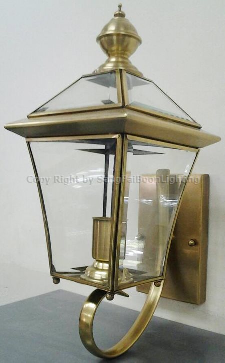 SPB - โคมไฟผนังภายนอกทองเหลืองS8322 (001931)