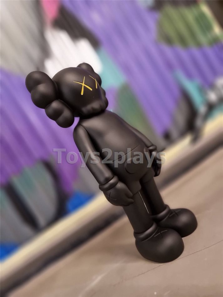KAWS Companion Open Edition Vinyl Figure Black สินค้าตัวโชว์