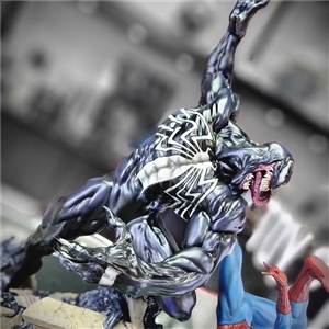Sideshow Spider-Man vs Venom Maquette