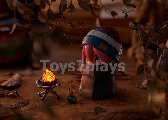 Nendoroid 1623-DX Nadeshiko Kagamihara: Solo Camp Ver. DX Edition