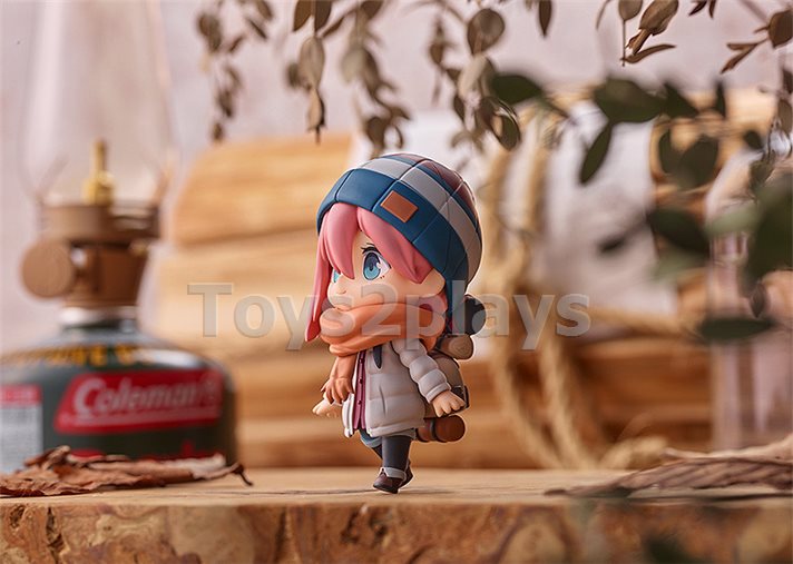Nendoroid 1623-DX Nadeshiko Kagamihara: Solo Camp Ver. DX Edition