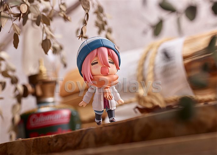 Nendoroid 1623-DX Nadeshiko Kagamihara: Solo Camp Ver. DX Edition