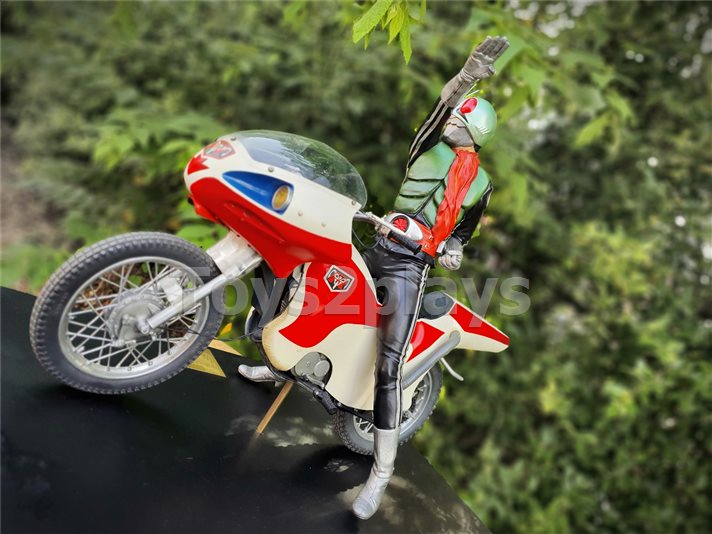 RMW Kamen Rider New No. 1 & New Cyclone Kamen Rider  Rainbow Products No.17 1/5 สินค้าตัวโชว์ 